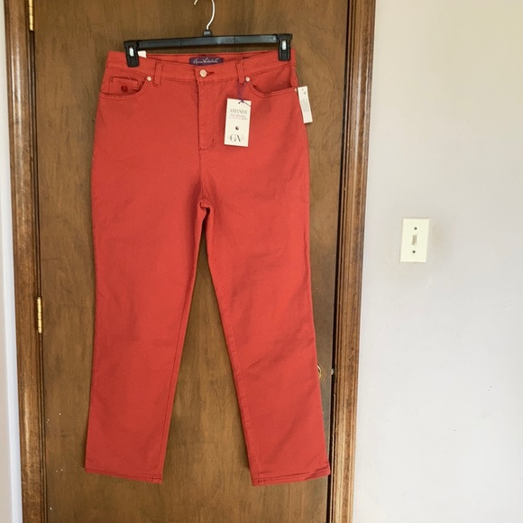 Relist1/27Gloria Vanderbilt Amanda jean classic rise tapered leg magical stretch - Picture 3 of 17